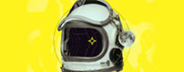 Na zółtym tle kask astronauty