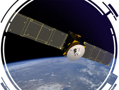 Zdjęcie satelity komunikacyjnego. W tle przestrzeń kosmiczna oraz fragment kuli ziemskiej.